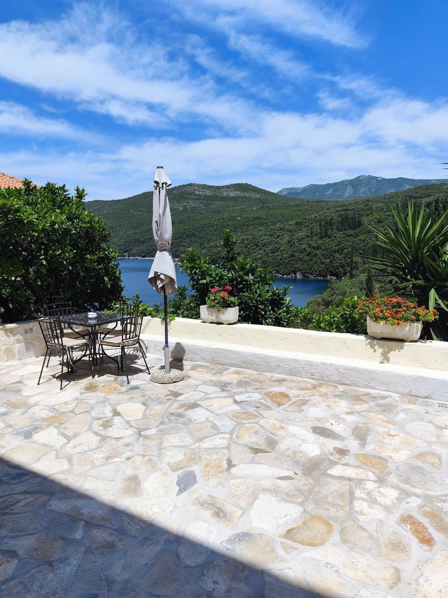 Apartment Mistral - Cosy Apartment With Sea View Molunat Exterior photo