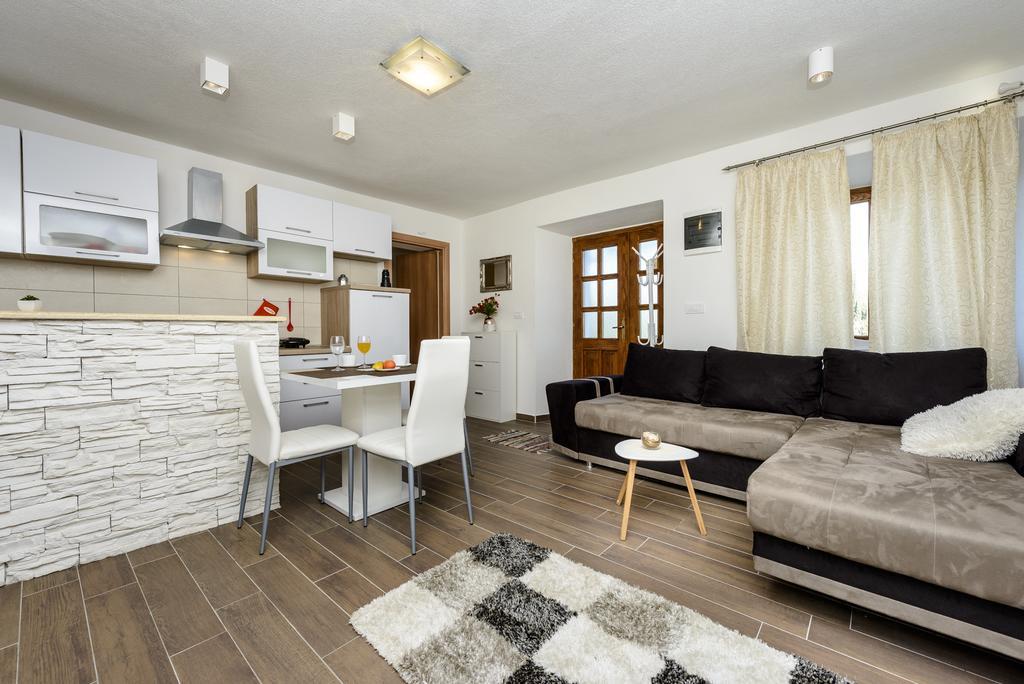 Apartment Mistral - Cosy Apartment With Sea View Molunat Exterior photo